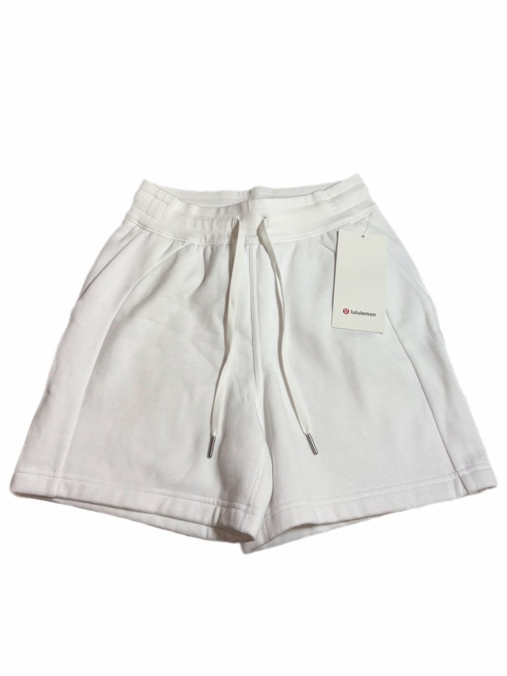 NWT Lululemon Scuba High-Rise Short 5" (White) Size 4